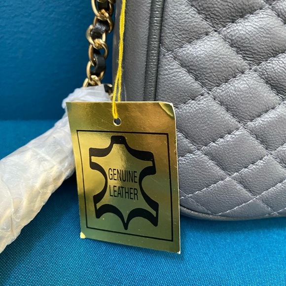 Quilted Leather Gray Crossbody Bag - Picture 3 of 6